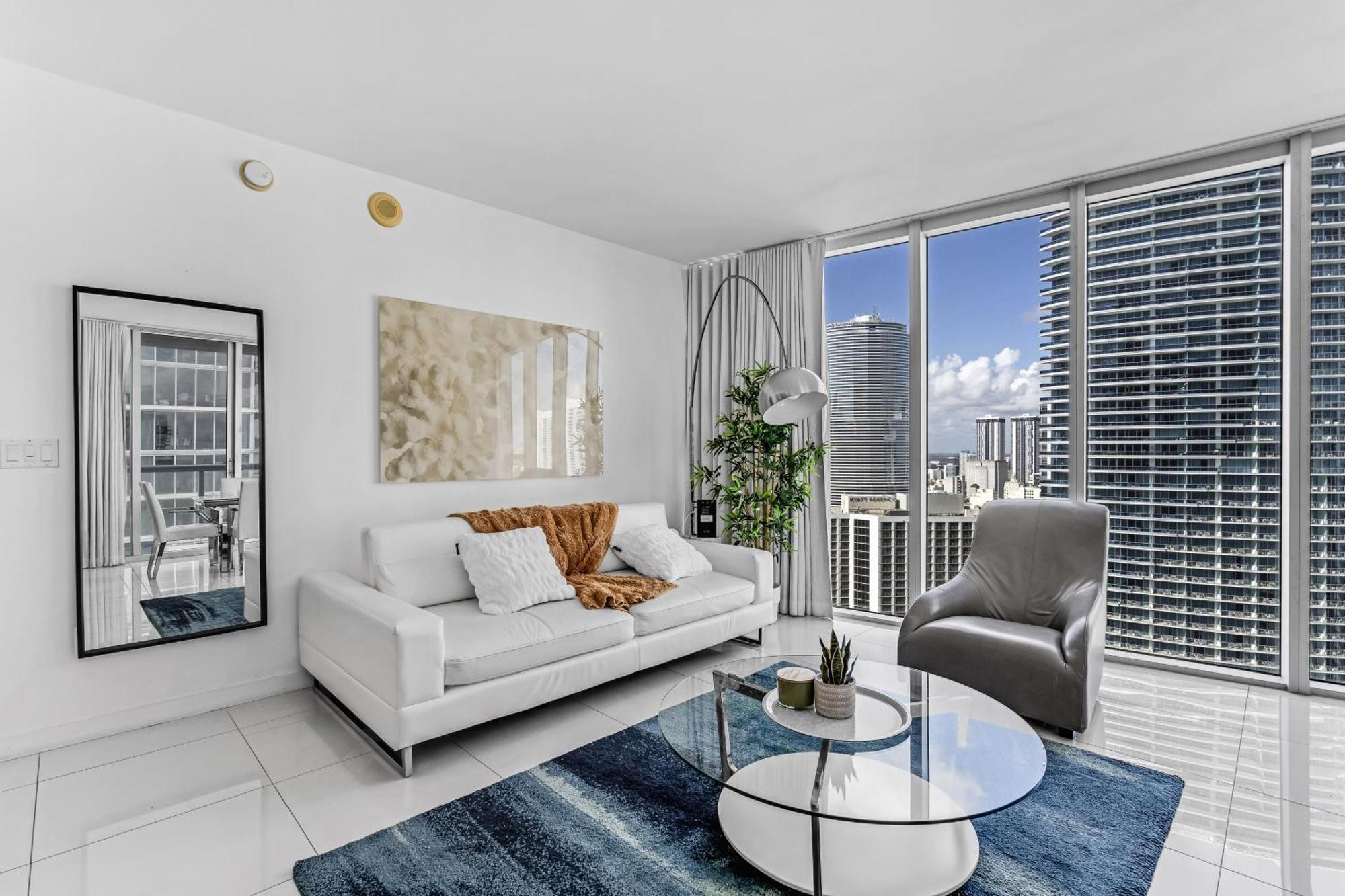 Luxurious At Icon With Views * Miami