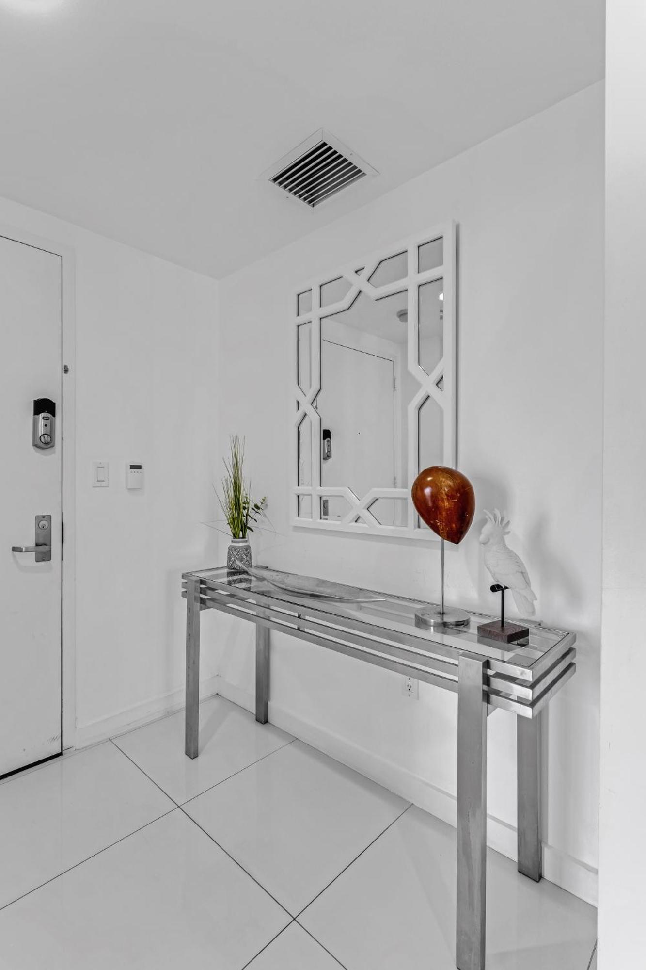 Luxurious At Icon With Views Apartment *