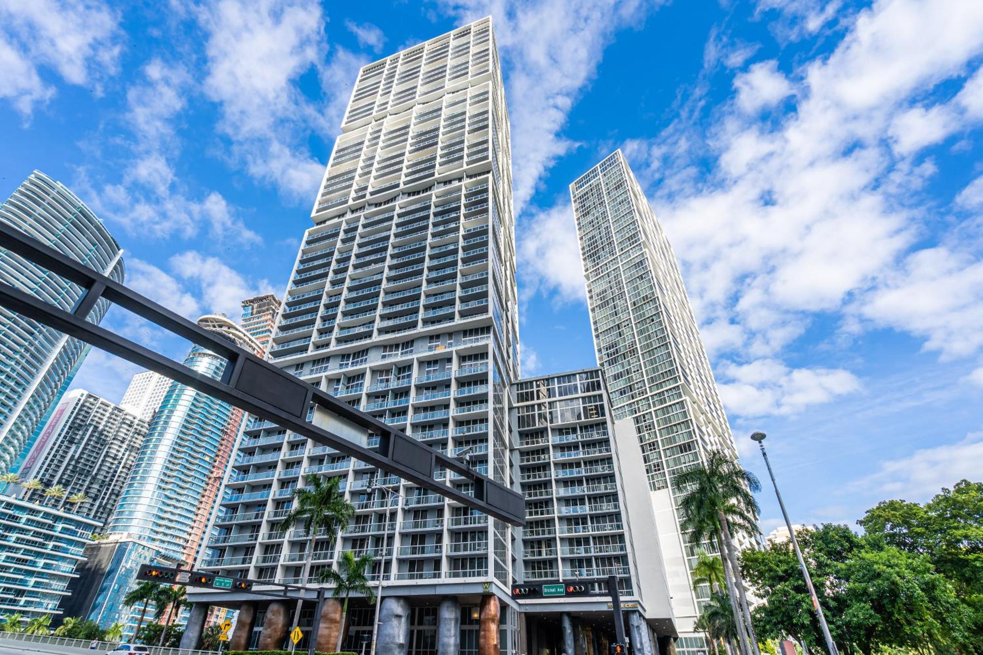Luxurious At Icon With Views Apartment *