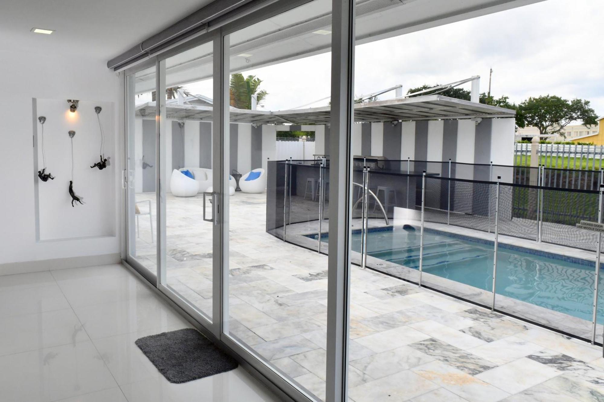 Holiday home Luxurious With Bbq, Hot Tub, Heated Pool & Wifi - L36 *