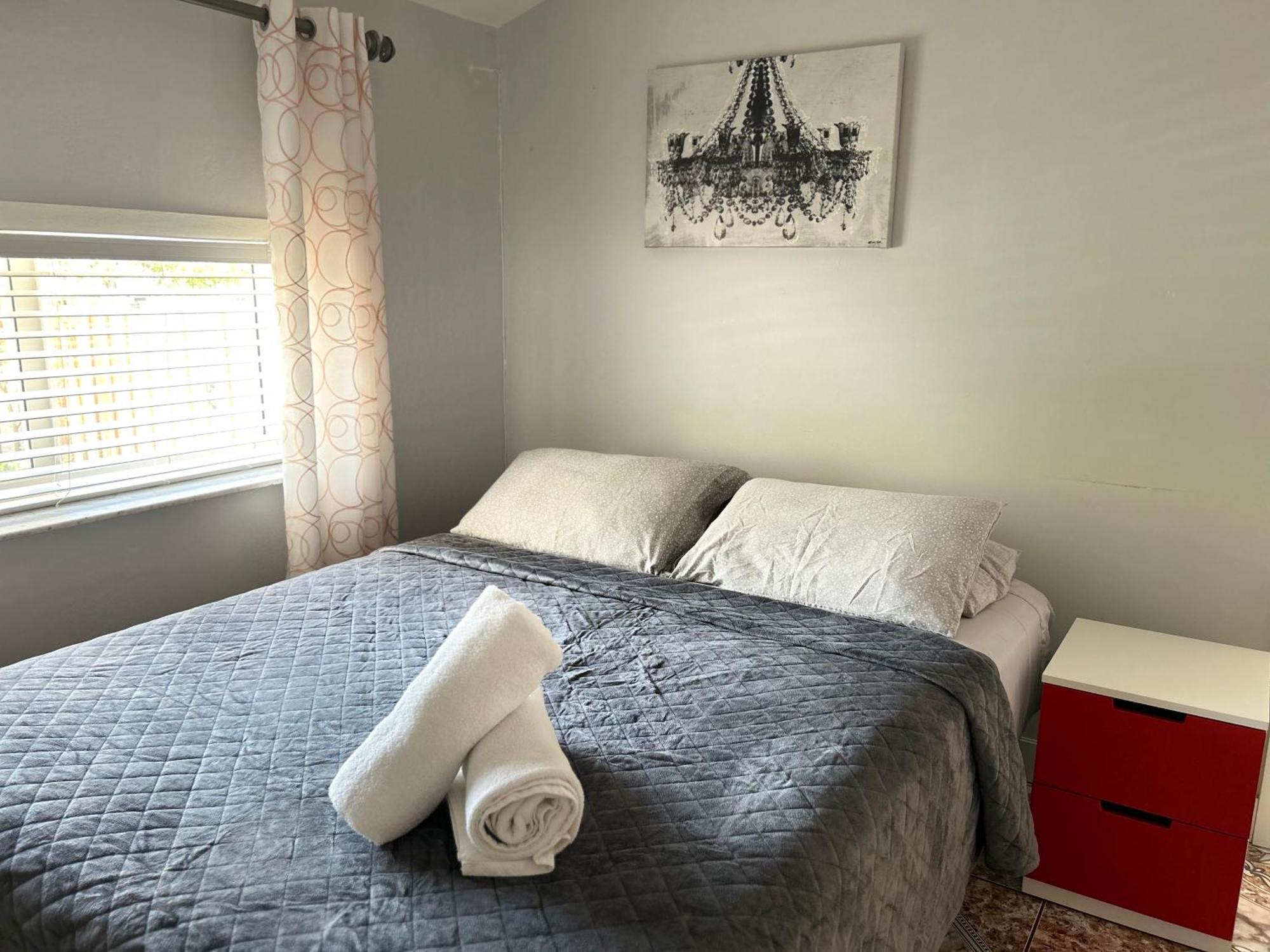 Main House 3 Bed 2 Bath & 1 Bed 1 Bath Holiday home Miami