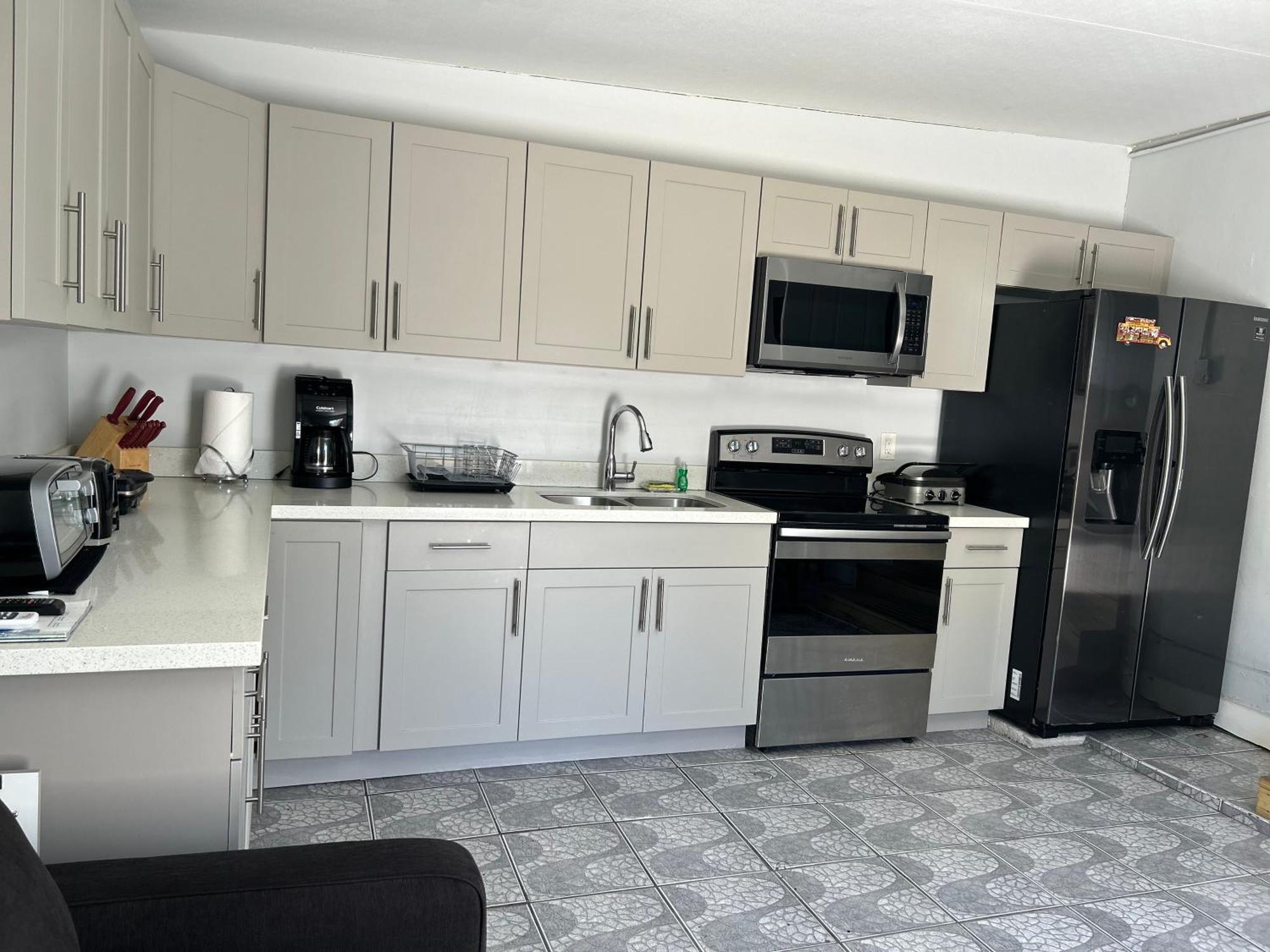 Main House 3 Bed 2 Bath & 1 Bed 1 Bath *