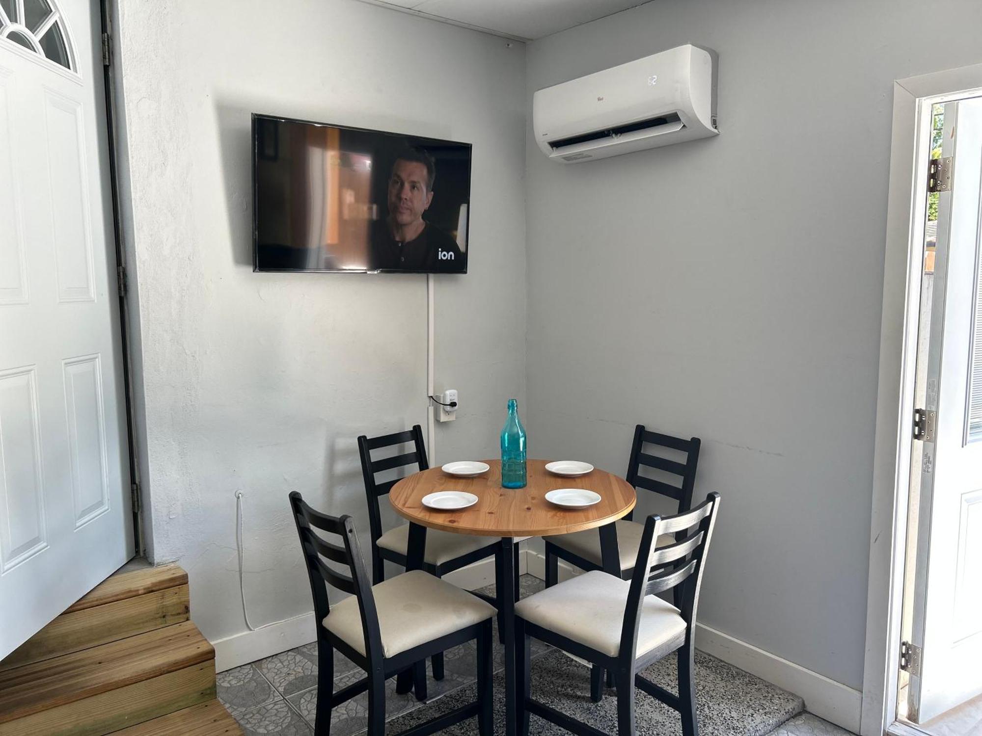 Holiday home Main House 3 Bed 2 Bath & 1 Bed 1 Bath
