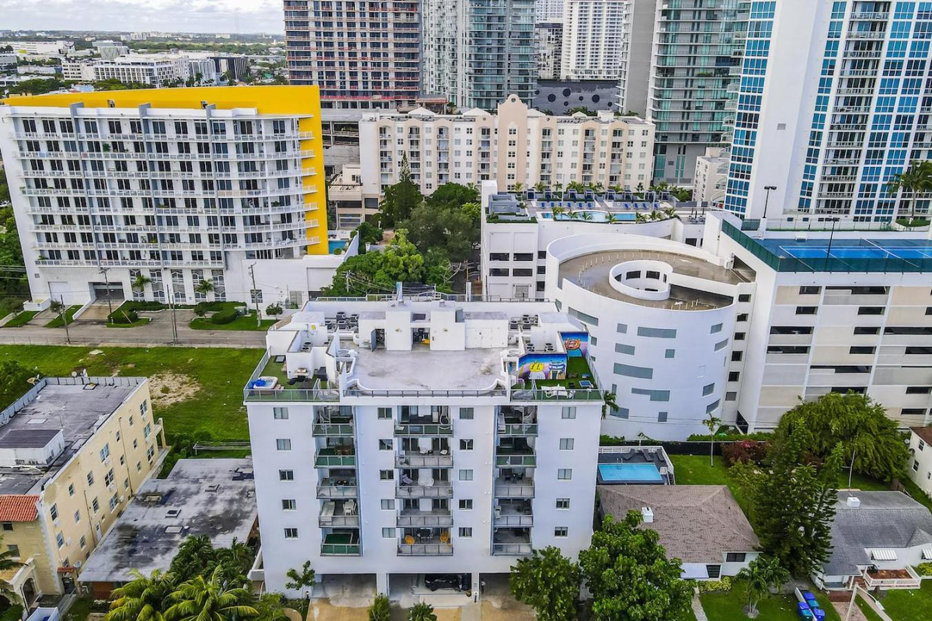 Subtle 2 Bed In Edgewater Downtown With Free Parking Apartment *