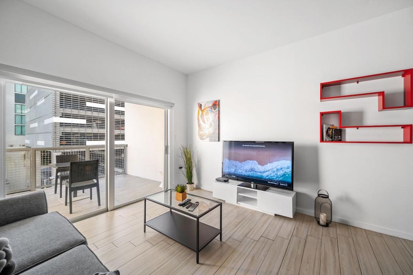 Subtle 2 Bed In Edgewater Downtown With Free Parking Apartment *