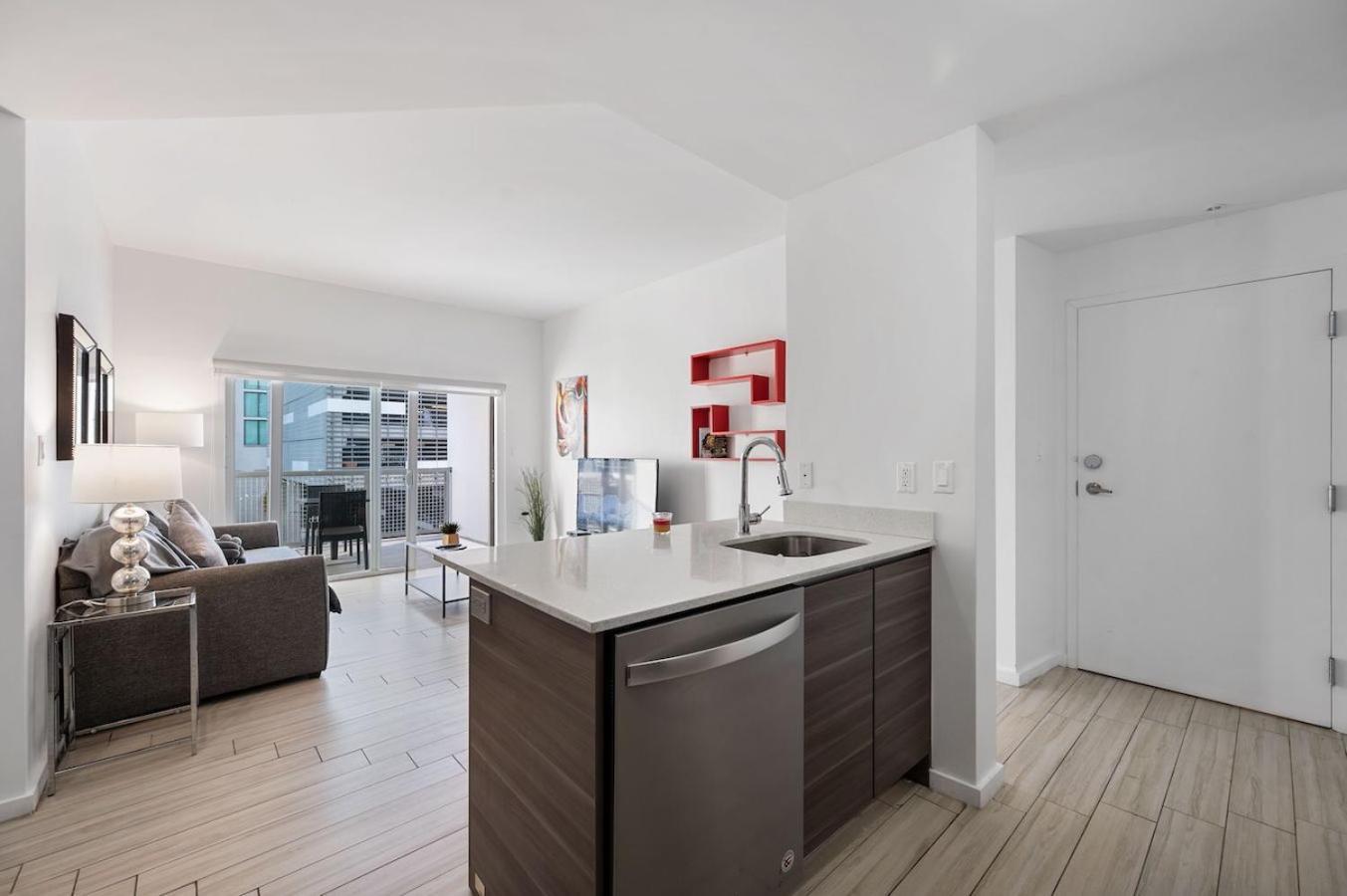 Subtle 2 Bed In Edgewater Downtown With Free Parking Miami