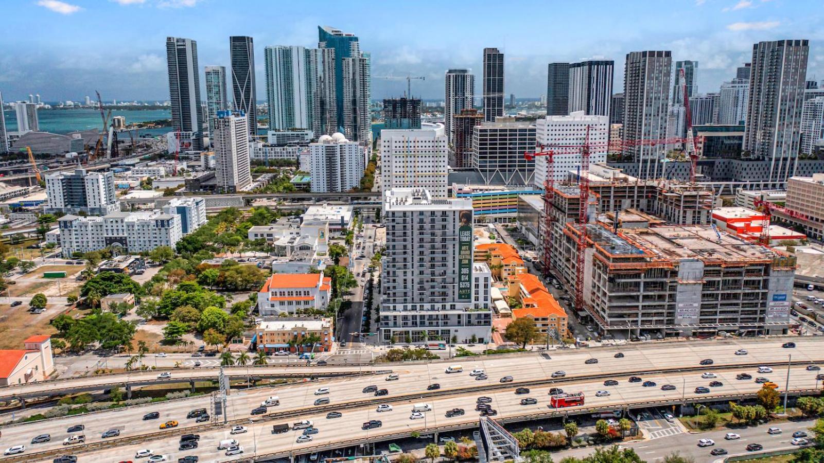 Amazing 2 Bd Downtown Mins From Brickell With Free Parking Apartment *