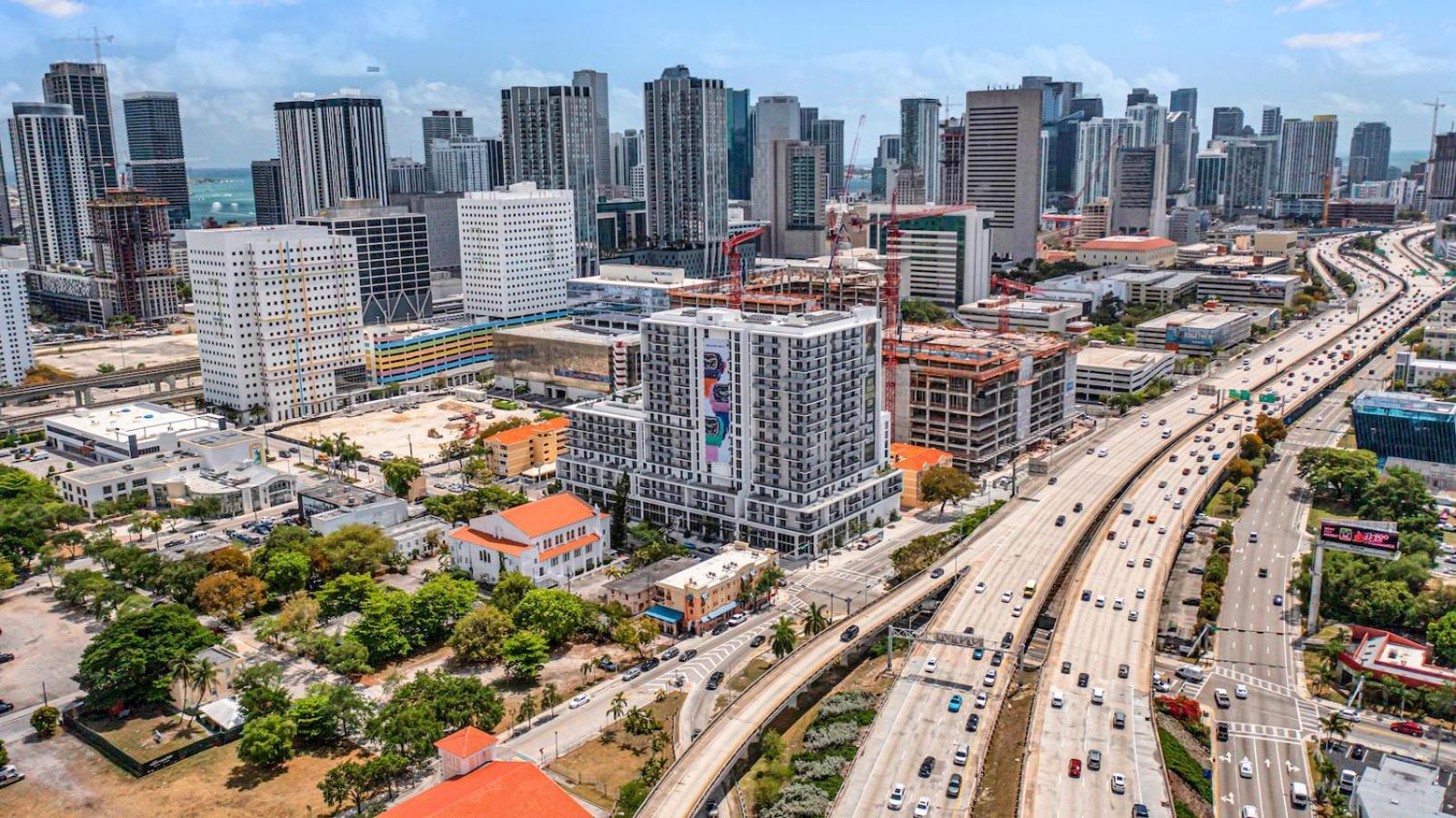 Apartment Amazing 2 Bd Downtown Mins From Brickell With Free Parking *