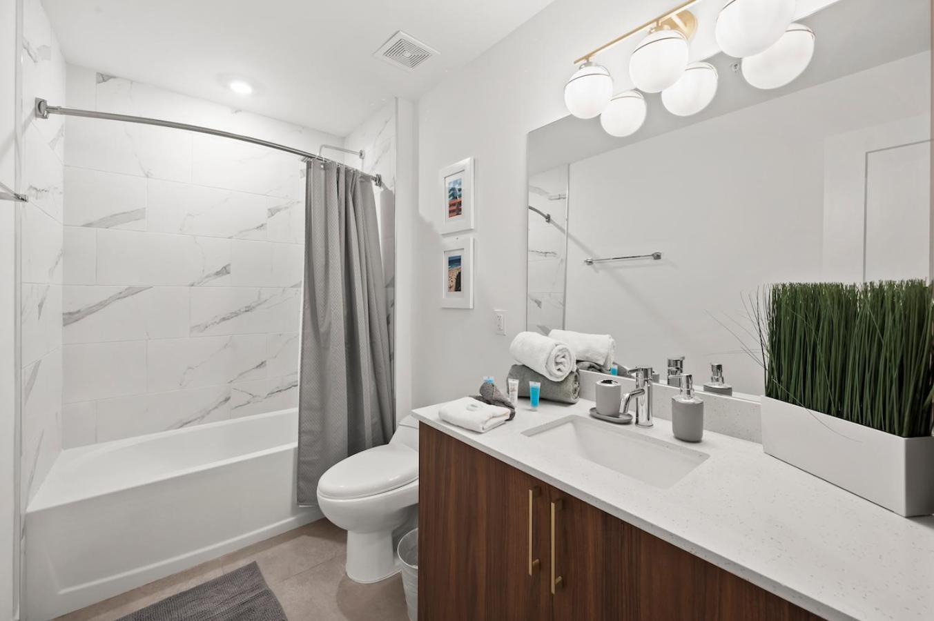 Beautiful Unit In Downtown With Free Parking * Miami