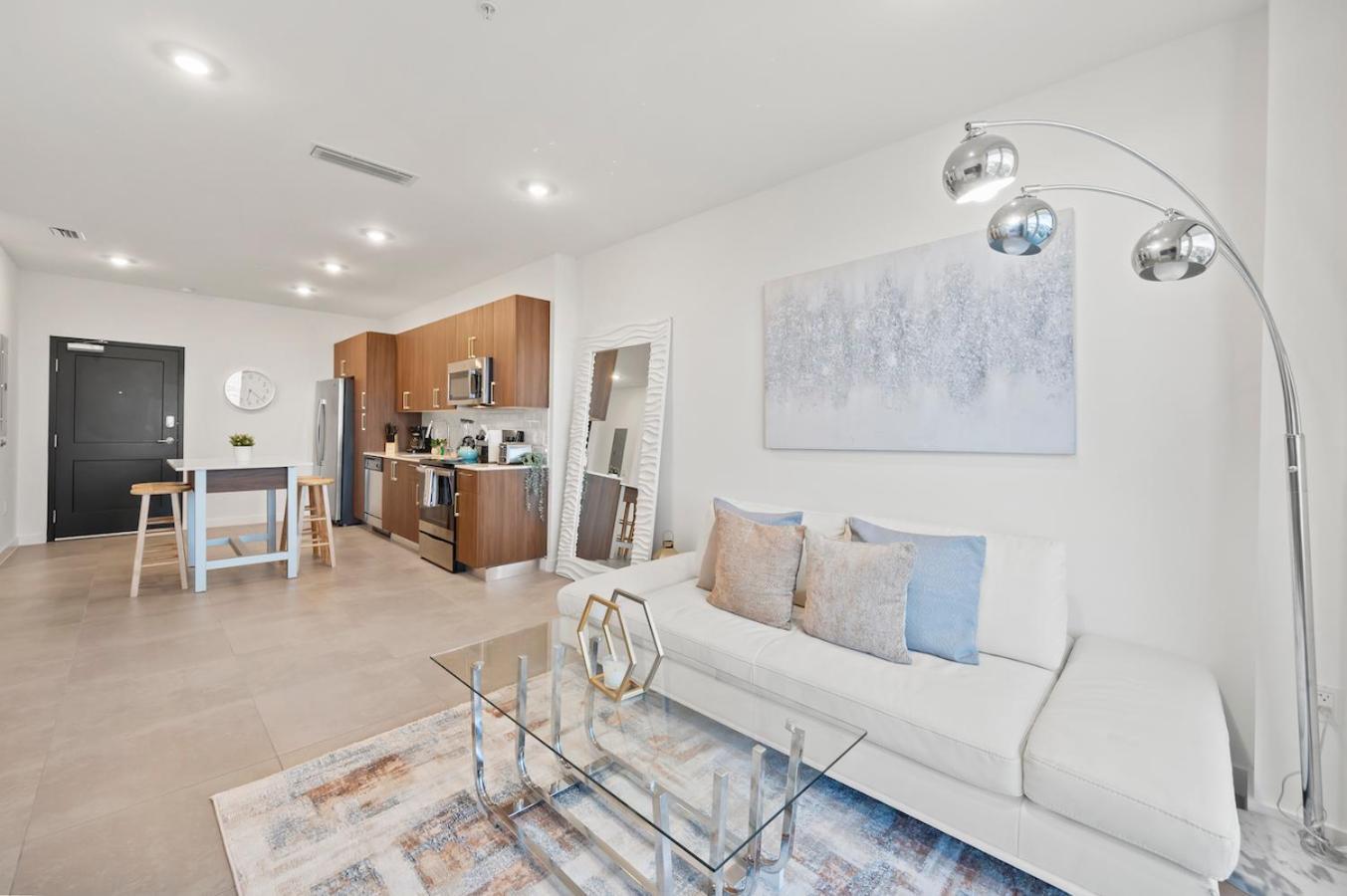 Apartment Beautiful Unit In Downtown With Free Parking