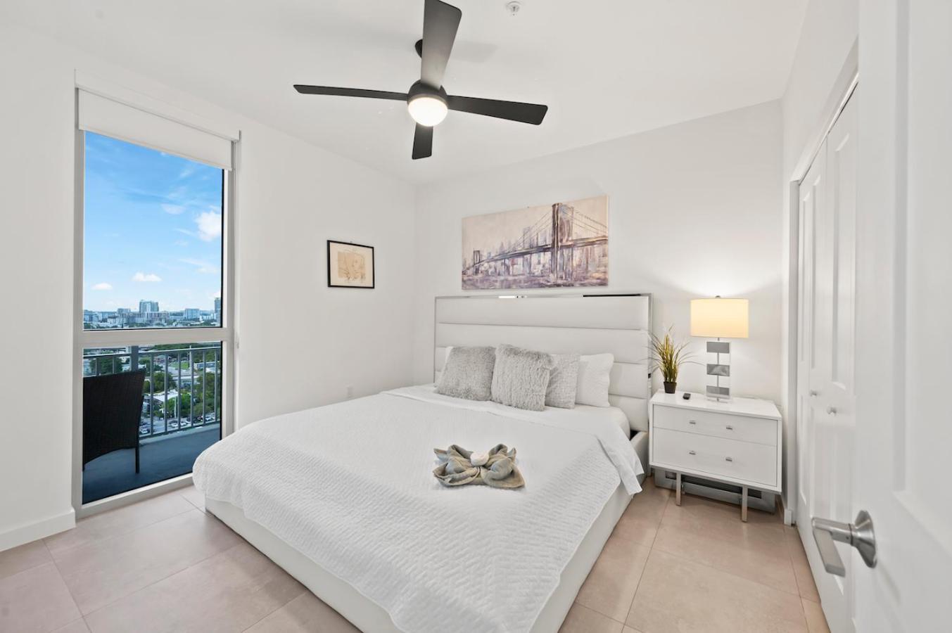 Beautiful Unit In Downtown With Free Parking Miami