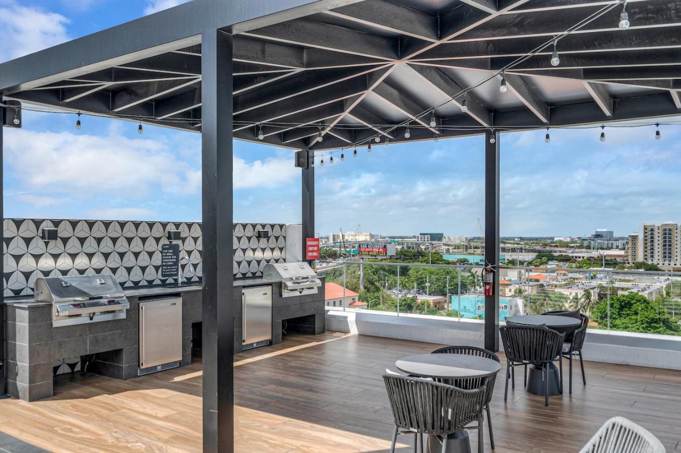 Modern 2 Bed Mins From Brickell With Free Parking Miami
