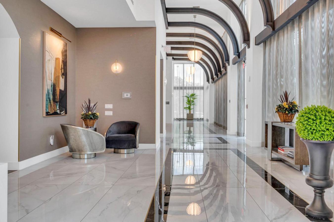 Modern 2 Bed Mins From Brickell With Free Parking Apartment