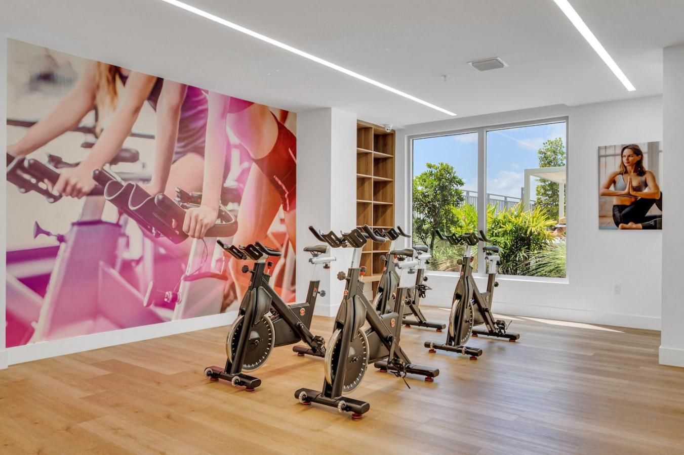 Modern 2 Bed Mins From Brickell With Free Parking *