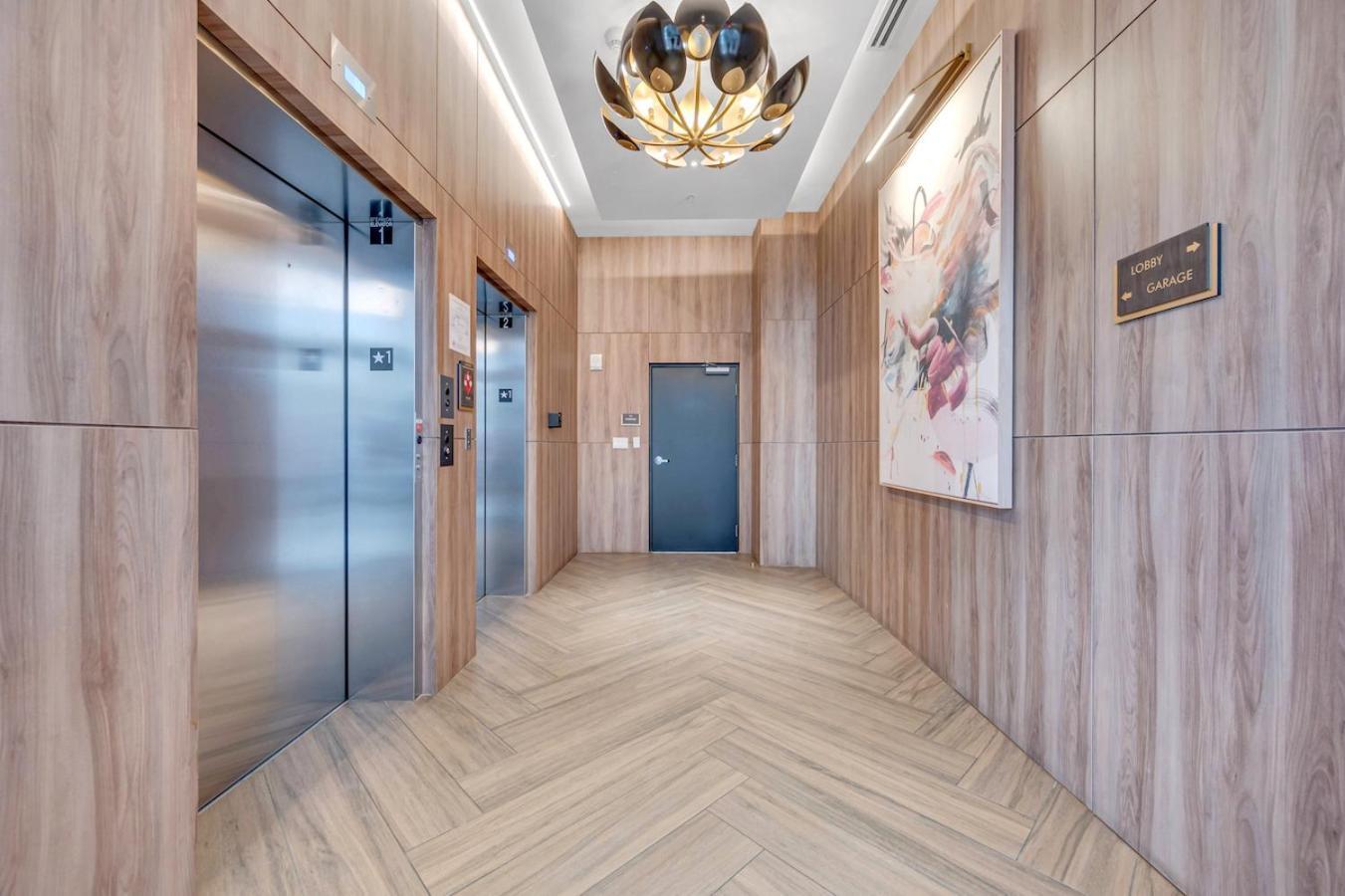Exclusive In Downtown With Pool Views And Free Parking Apartment