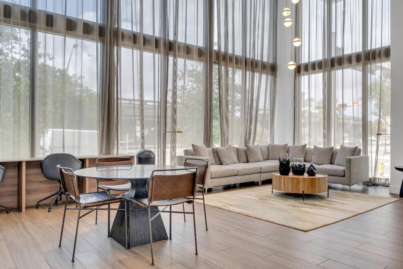 Exclusive In Downtown With Pool Views And Free Parking Apartment Miami