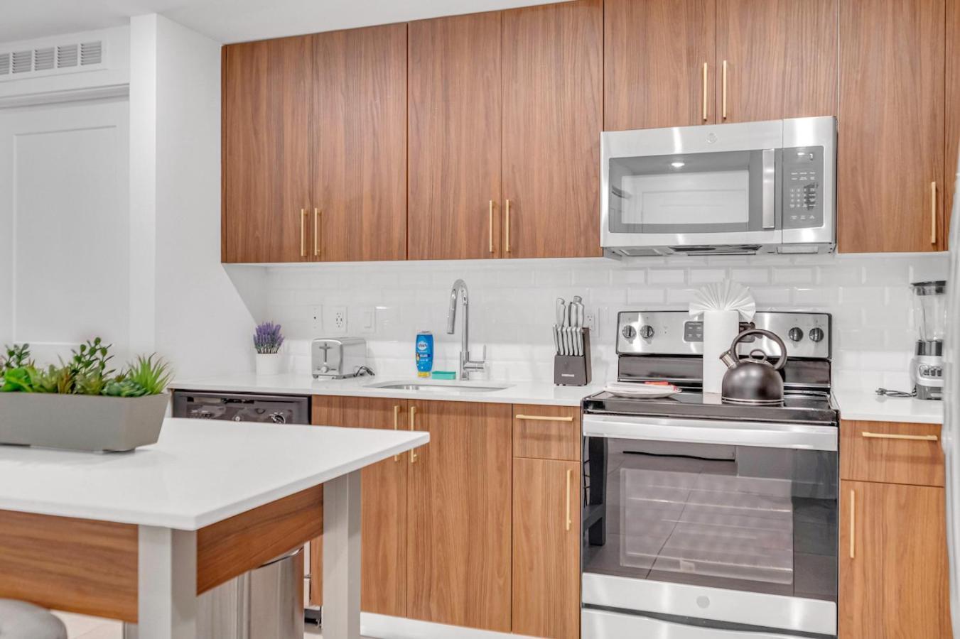 Exclusive In Downtown With Pool Views And Free Parking Apartment Miami