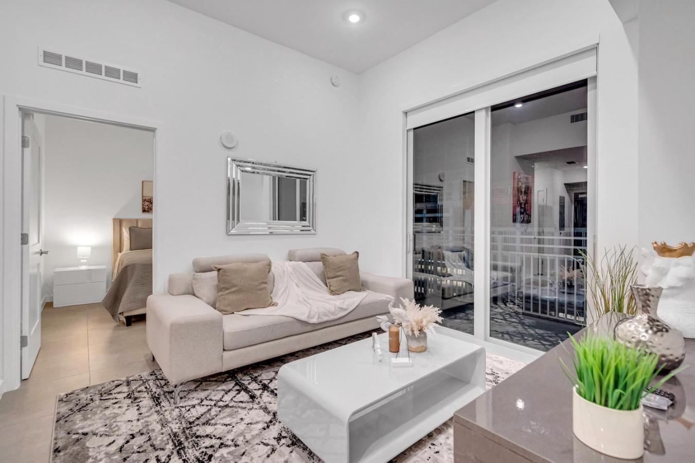 Apartment Modern Unit In The Heart Of Downtown With Free Parking Miami