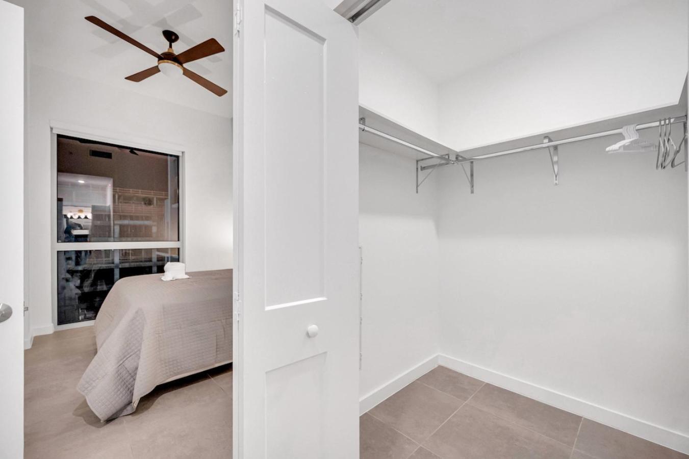 Modern Unit In The Heart Of Downtown With Free Parking Miami