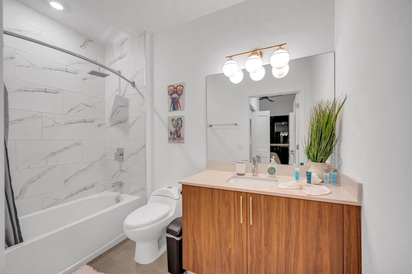 Modern Unit In The Heart Of Downtown With Free Parking * Miami