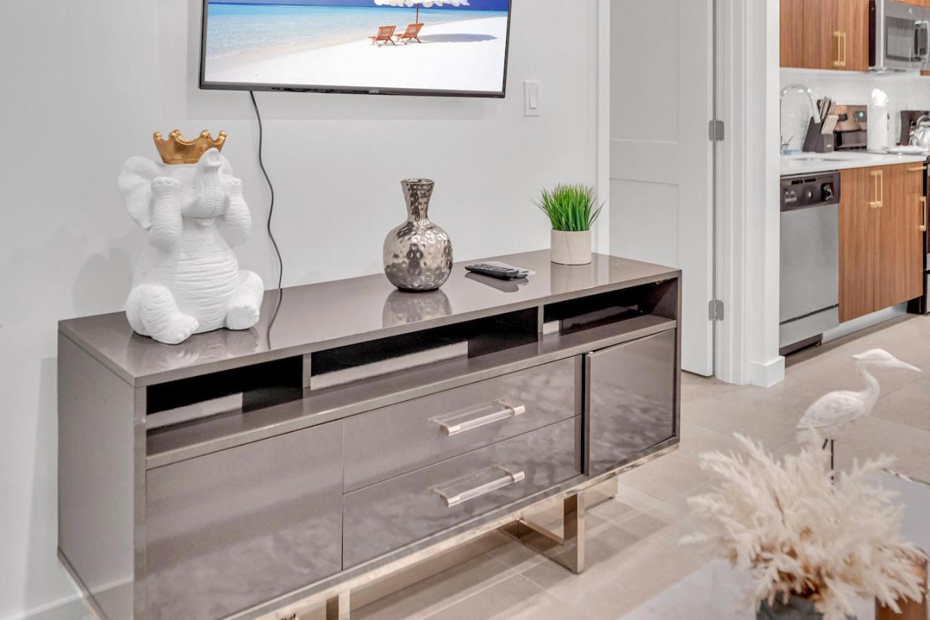 Apartment Modern Unit In The Heart Of Downtown With Free Parking Miami