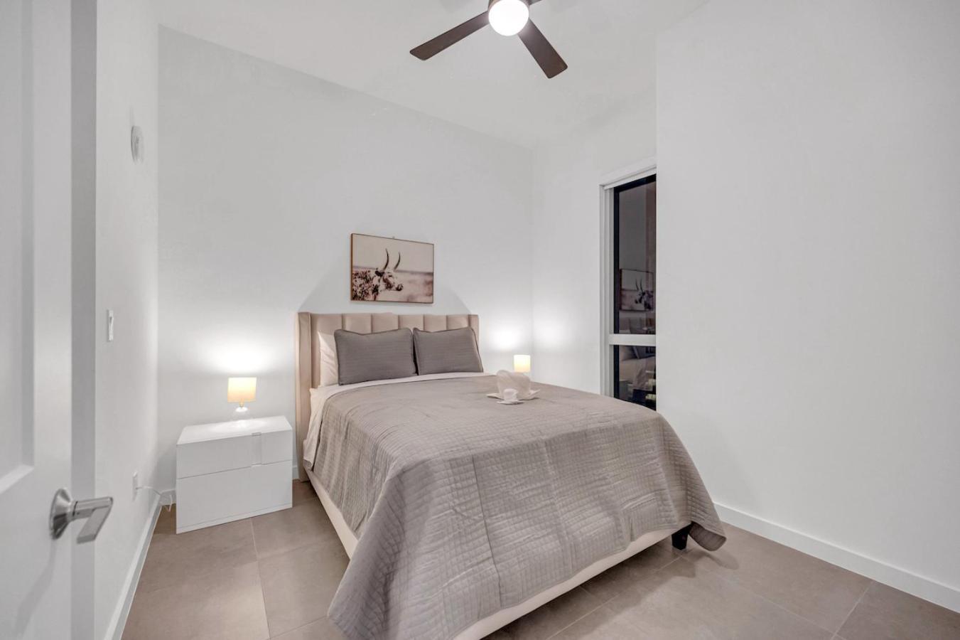 Apartment Modern Unit In The Heart Of Downtown With Free Parking Miami