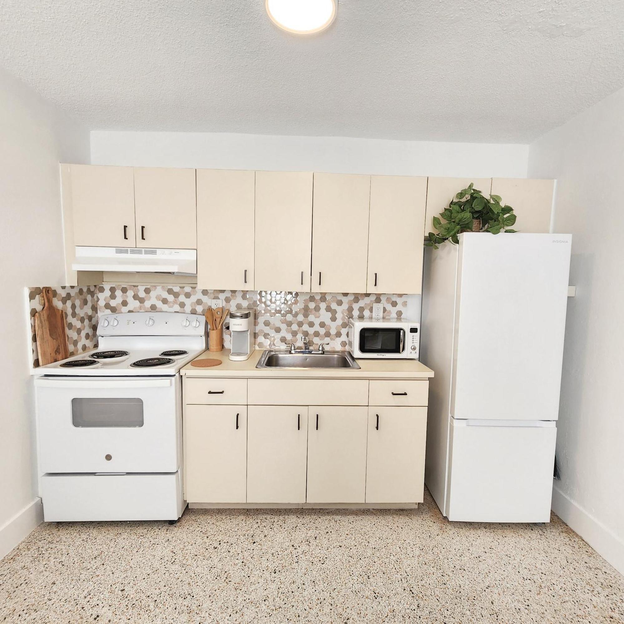 Cozy Near Brickell Apartment *