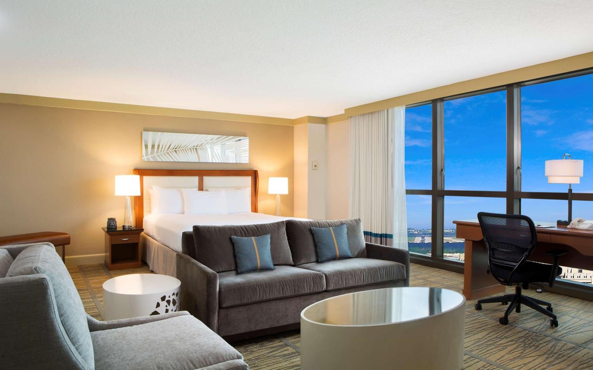 Doubletree By Hilton Miami Airport & Convention Center Hotel 4*