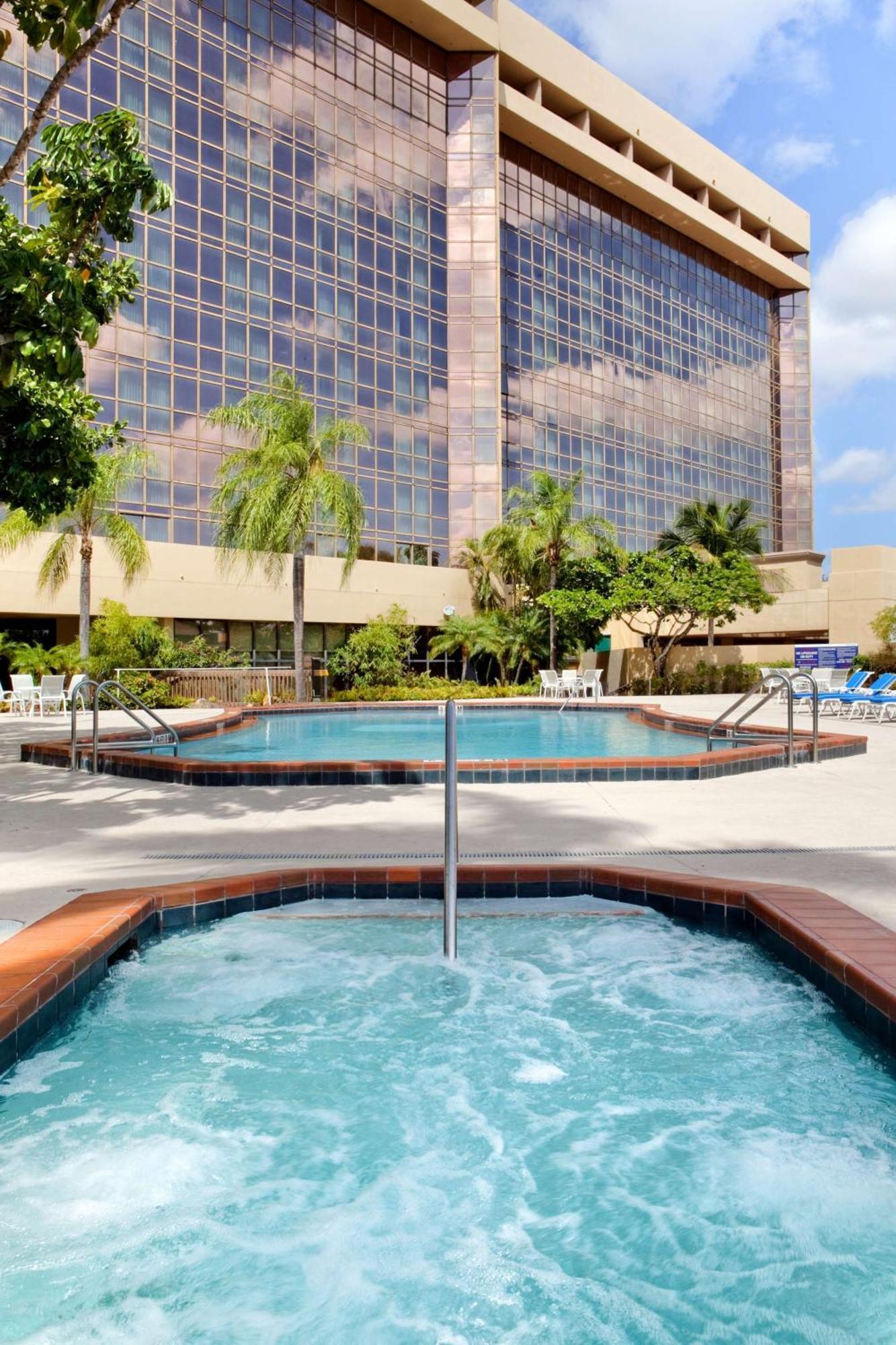 Hotel Doubletree By Hilton Miami Airport & Convention Center 4*