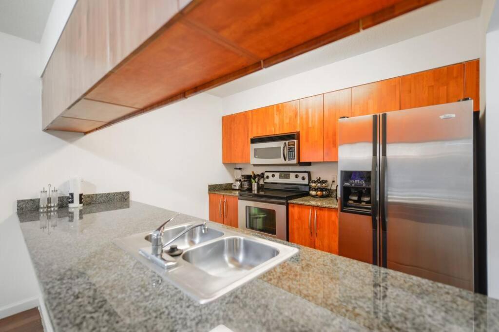 Amazing City Views From Luxurious At Brickell Apartment *