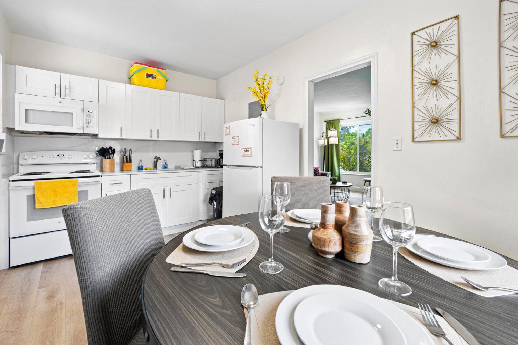 Enchanting Airport-adjacent Apartment Miami