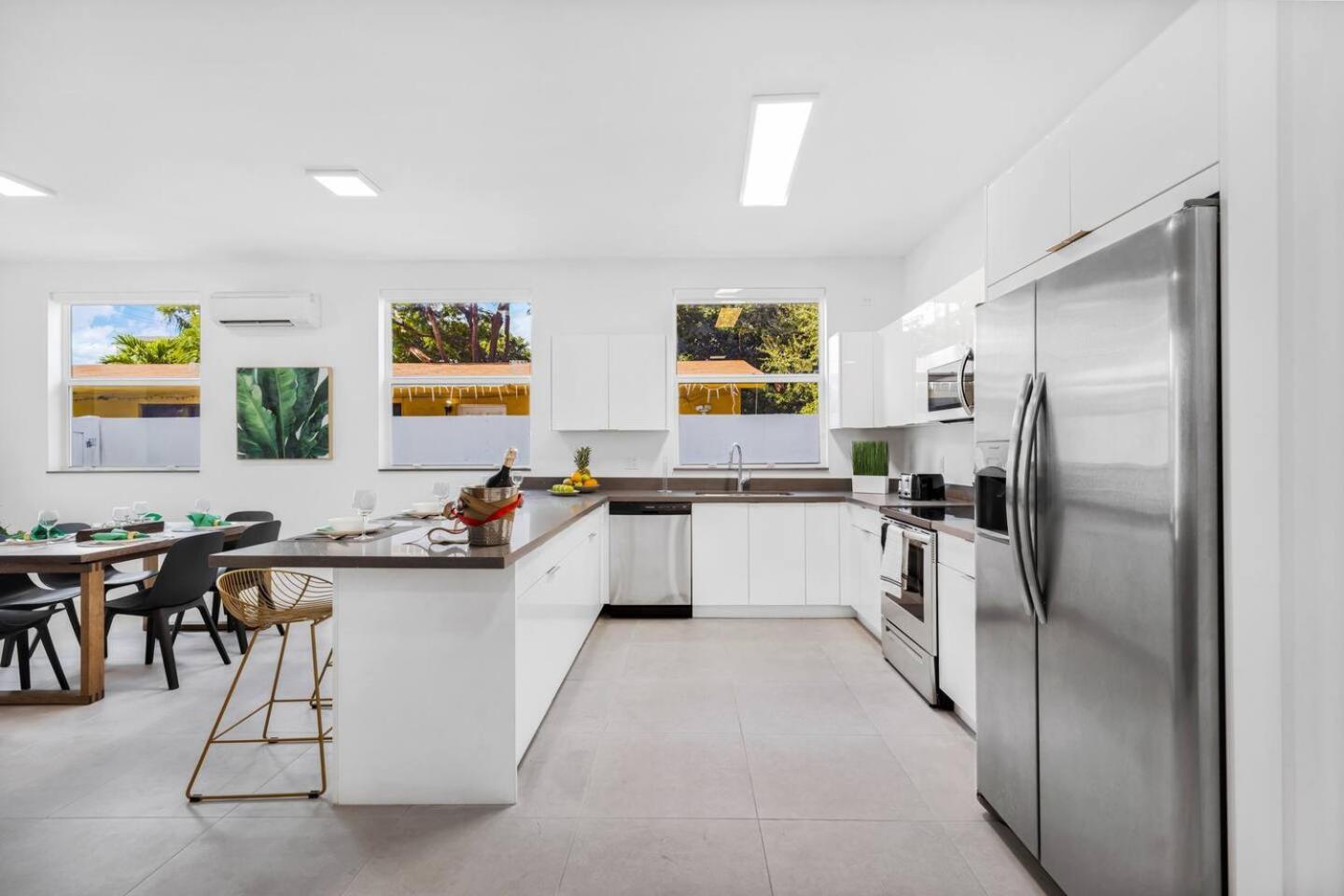 Up To 16 Guests! Modern House Near Wynwood Miami