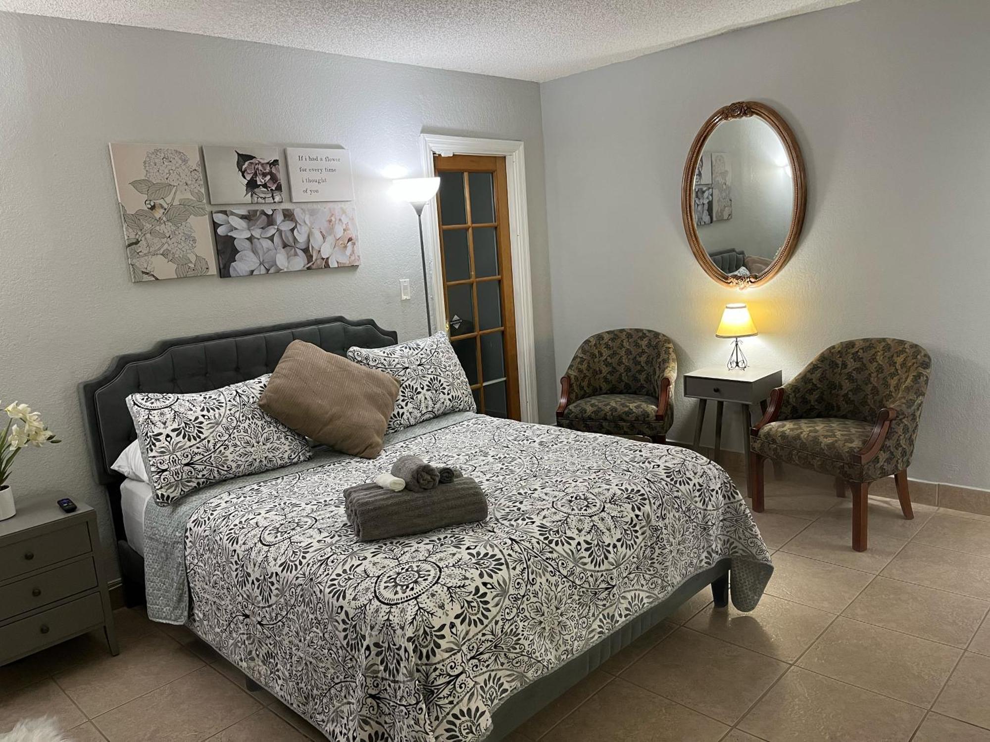 Amazing & Cozy Duplex Near Zoo ! Holiday home *