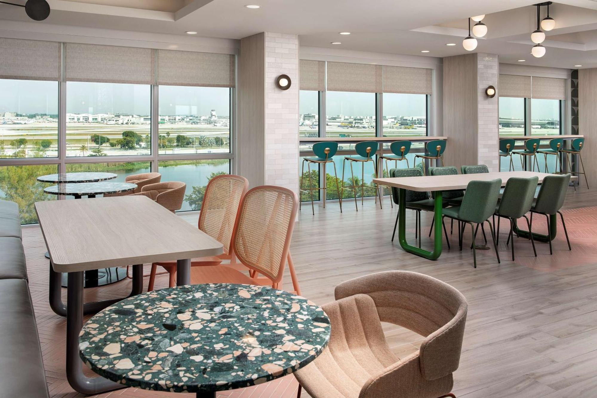 Home2 By Hilton Miami Airport South Blue Lagoon Hotel 3*