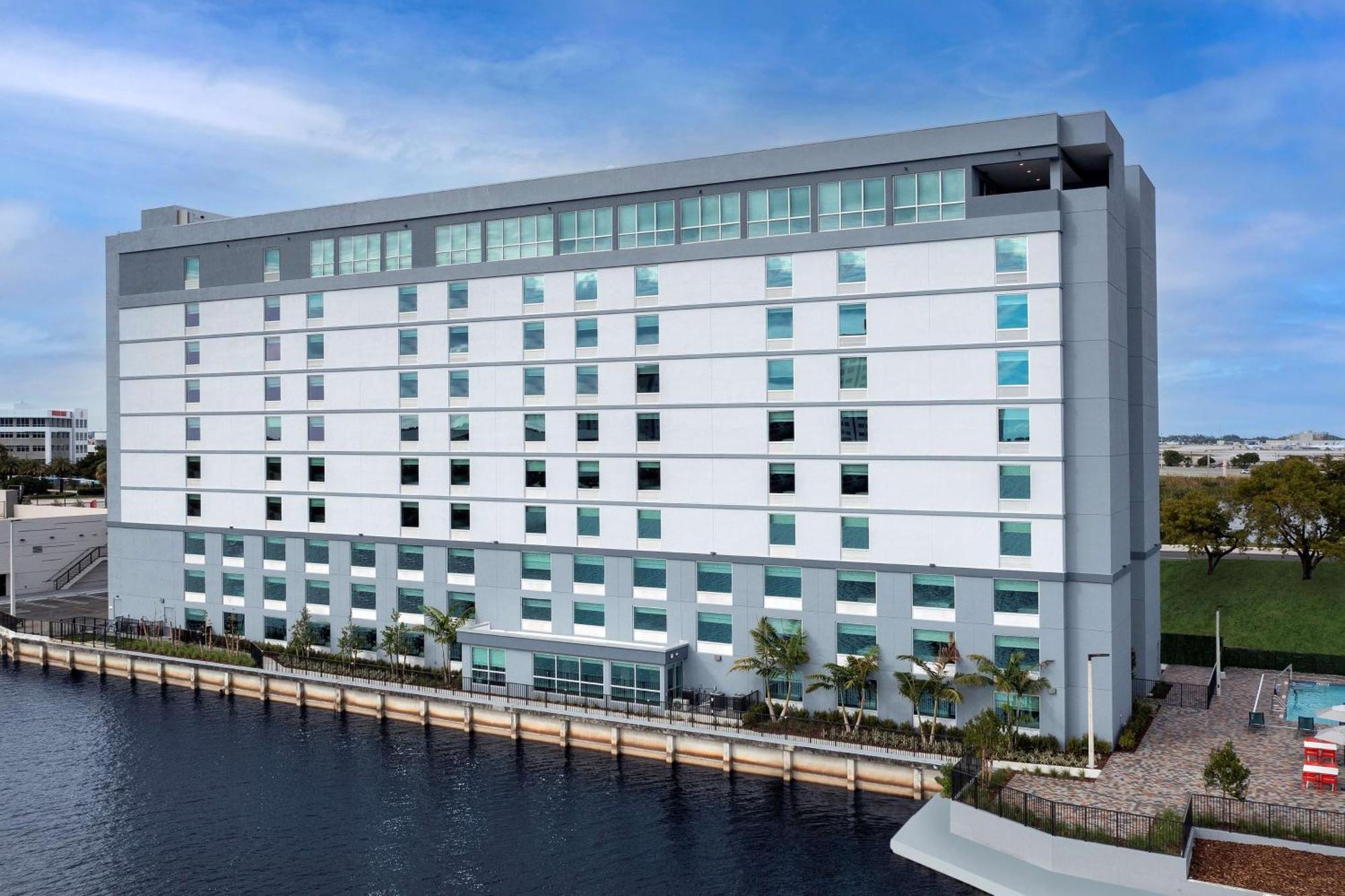 Home2 By Hilton Miami Airport South Blue Lagoon 3* Miami Springs