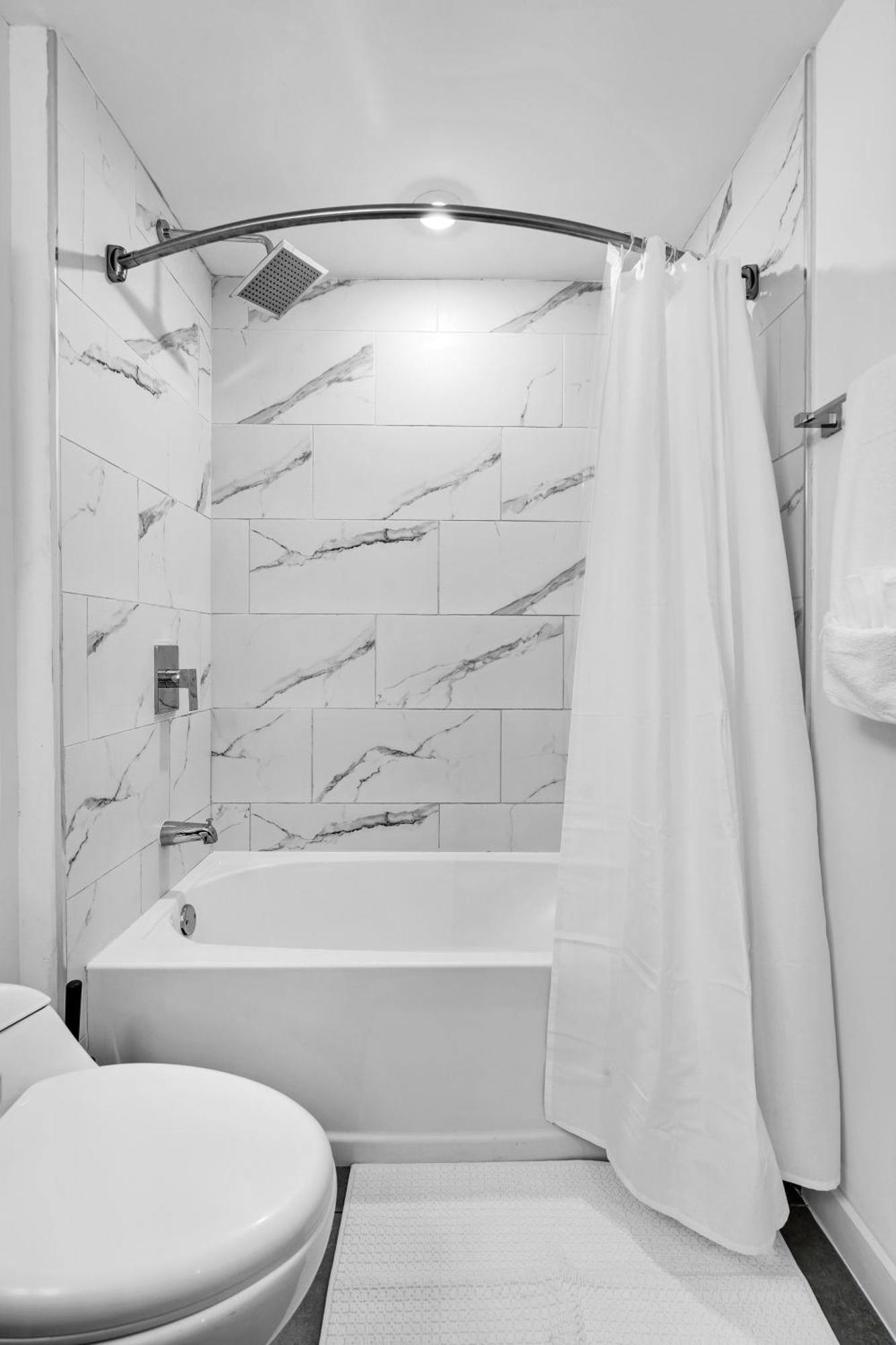 Prime Location 1-bed Retreat With Free Parking *