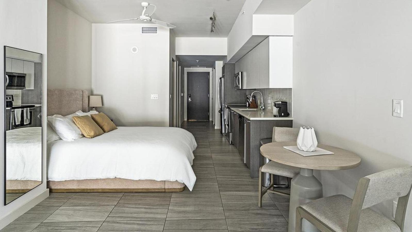 Apartment Landing - Modern With Amazing Amenities *