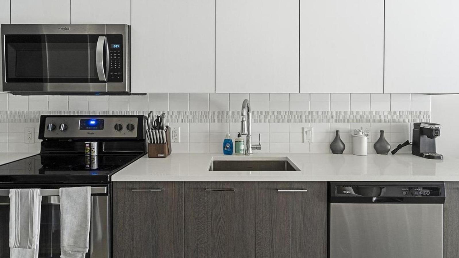 Landing - Modern With Amazing Amenities Apartment *