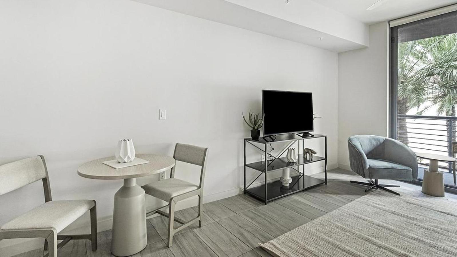 Landing - Modern With Amazing Amenities Apartment Miami
