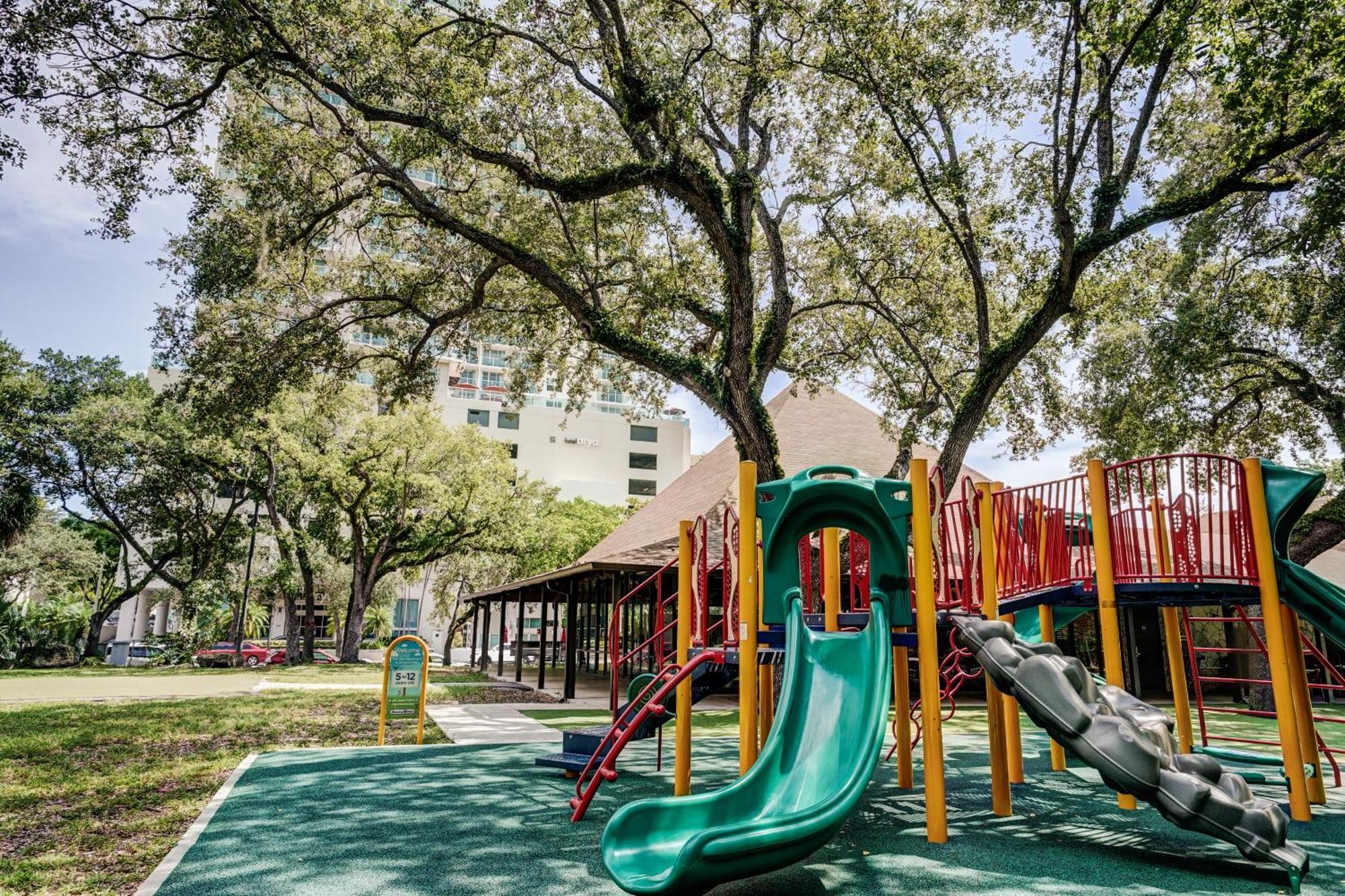 Direct Bayview One Bedroom In Coconut Grove Includes Parking