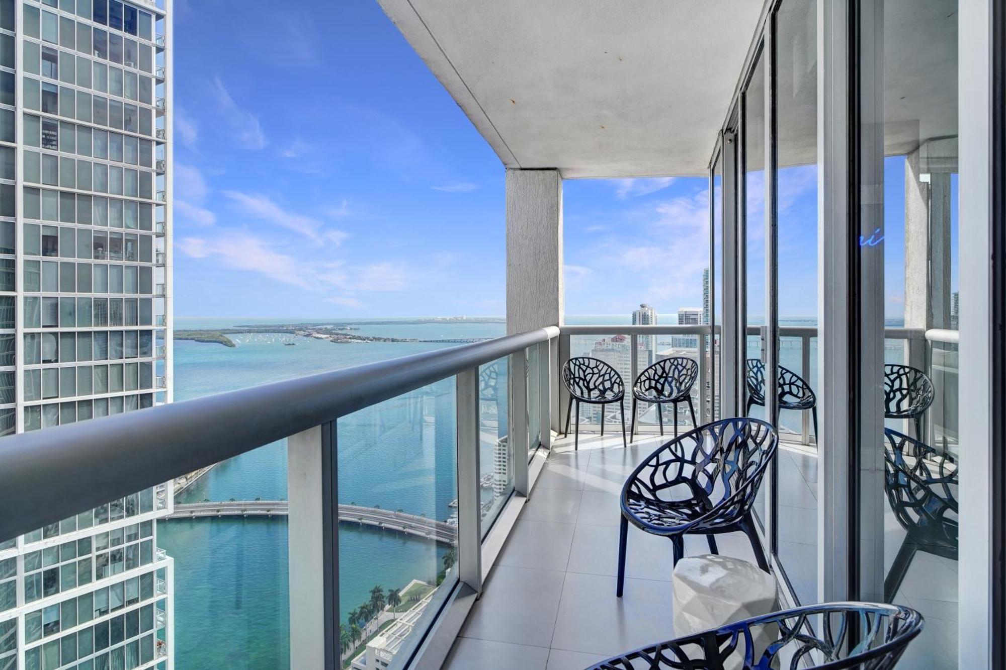 Water View 48th Floor - 2b2b - Free Parking -pool Miami