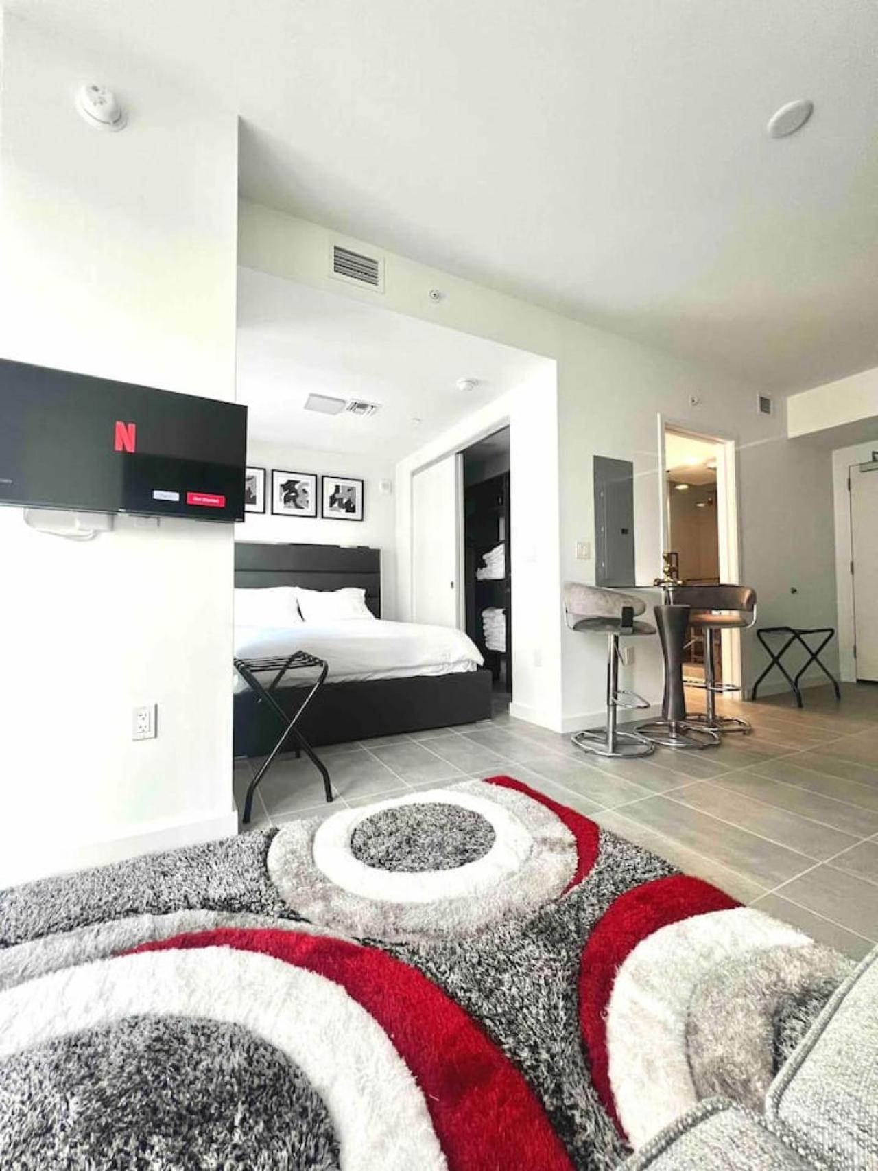 Modern Downtown With Pool And Gym Holiday home Miami