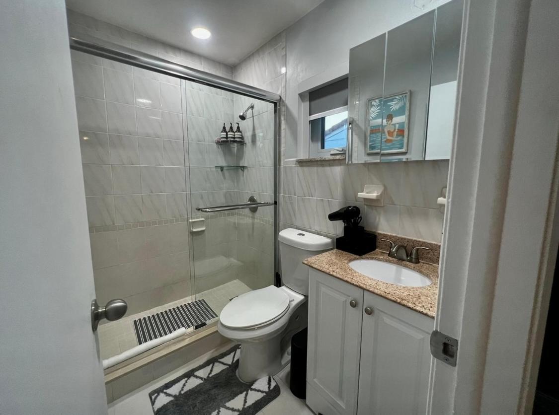 Little Gables Studio-your Escape-10min Airport Apartment *