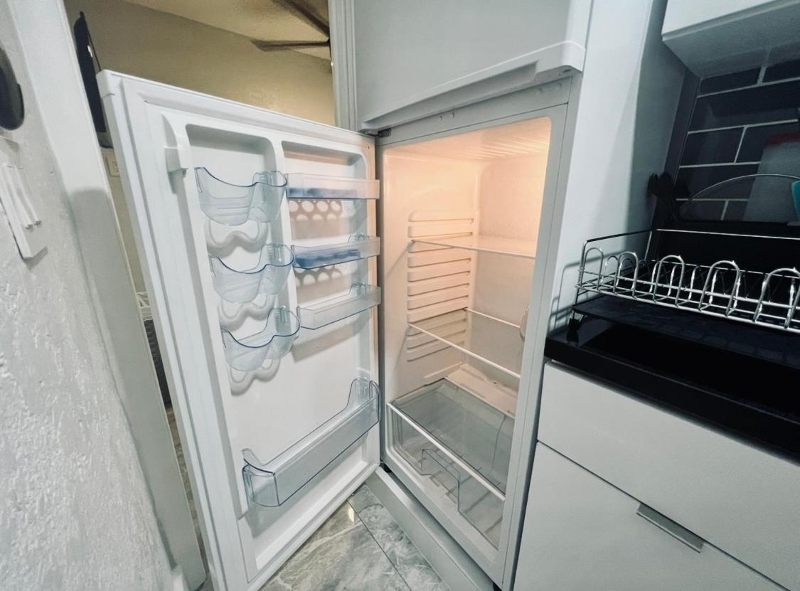 Little Gables Studio-your Escape-10min Airport Apartment