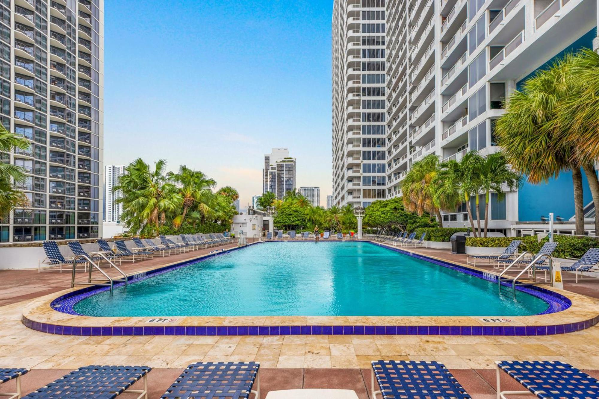 Stunning Balcony Views 4 Bedroom Apartment Miami