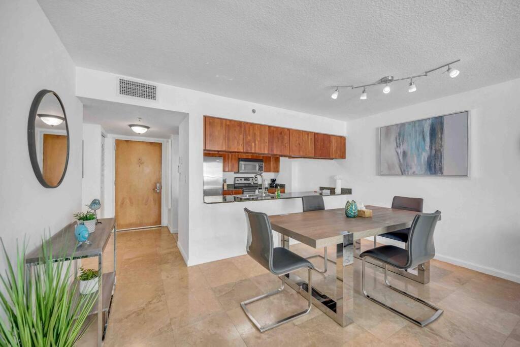 Spacious 36th Flr 1 Bd 1 Bt • Brickell • Bay View *