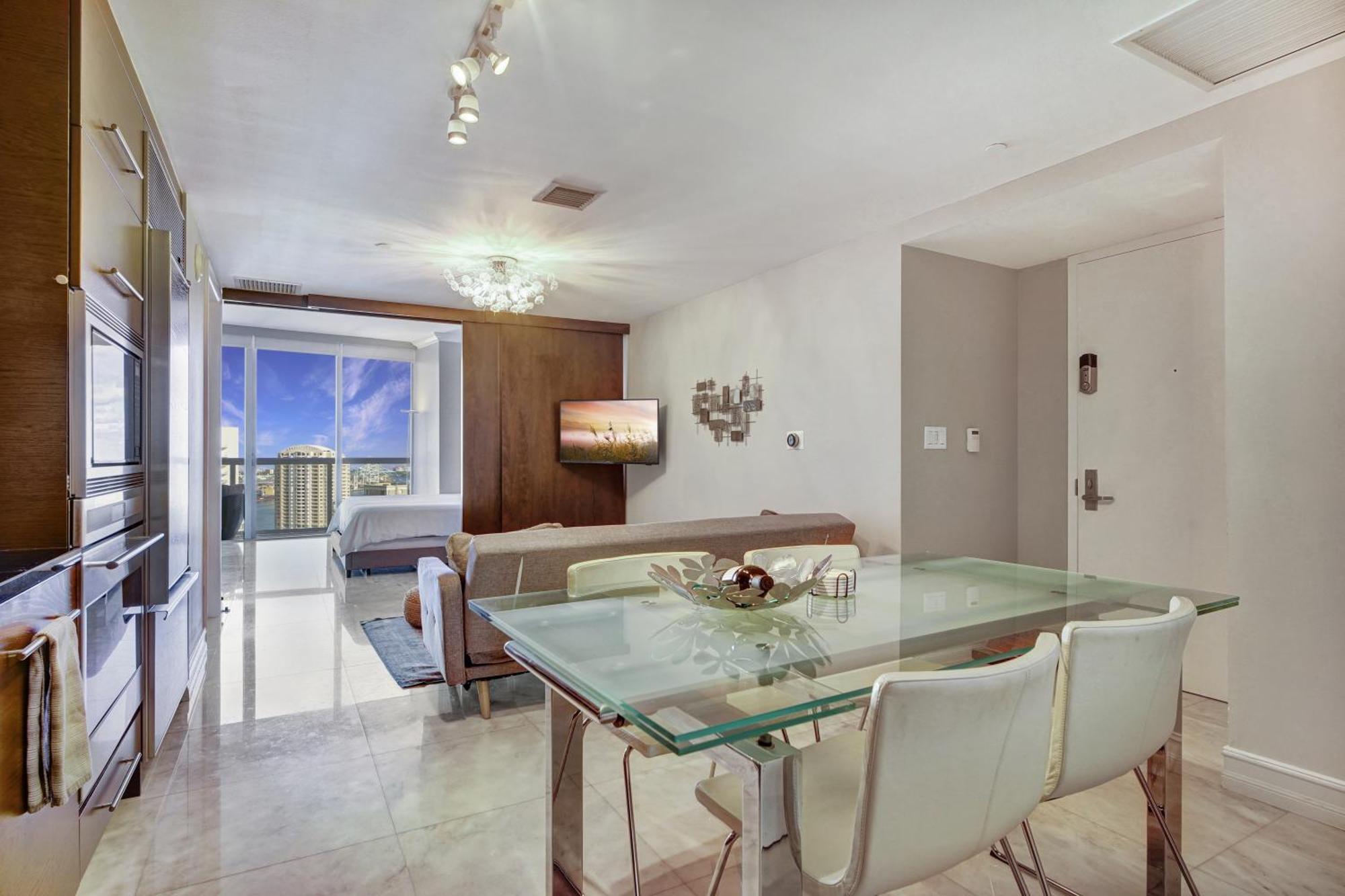 Lux 2br - Water View - Pool - - Free Parking Miami