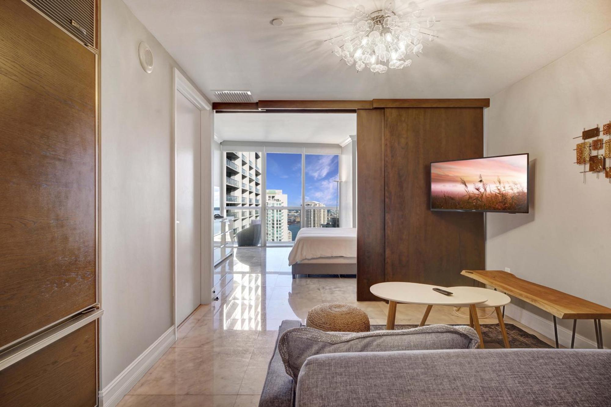 Holiday home Lux 2br - Water View - Pool - - Free Parking Miami