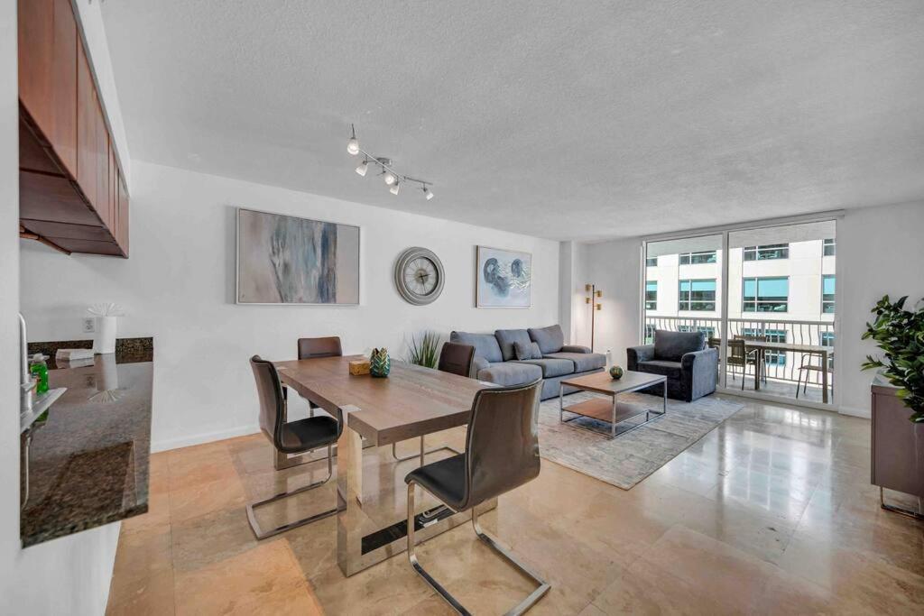 Spacious 36th Flr 1 Bd 1 Bt • Brickell • Bay View