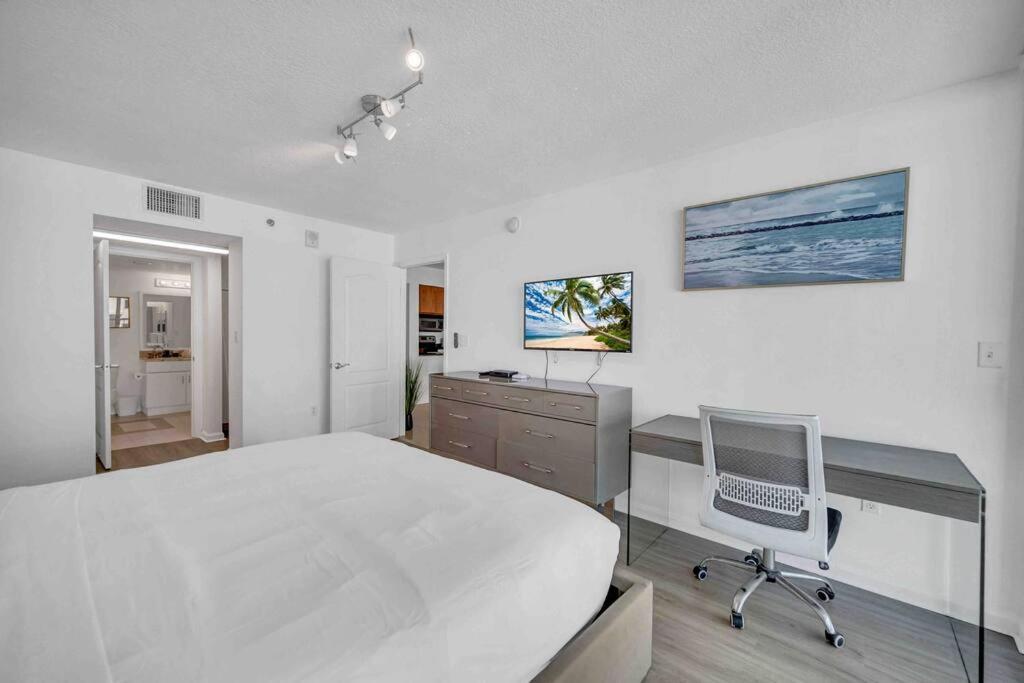 Spacious 36th Flr 1 Bd 1 Bt • Brickell • Bay View Apartment